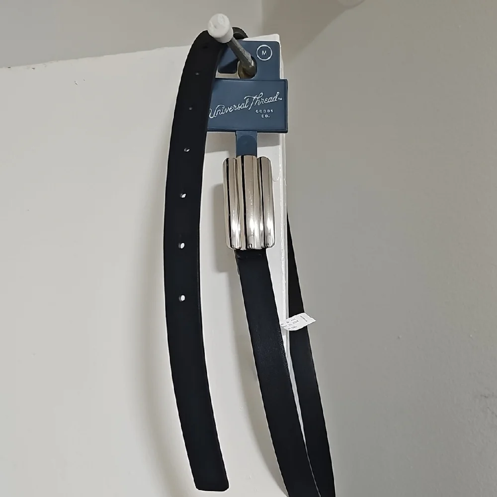 NWT Universal Thread Silver Textured Plaque Buckle Belt Black Size Medium